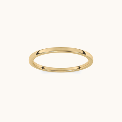 Slim 1.5mm Signature Band in 18k yellow gold, low side profile